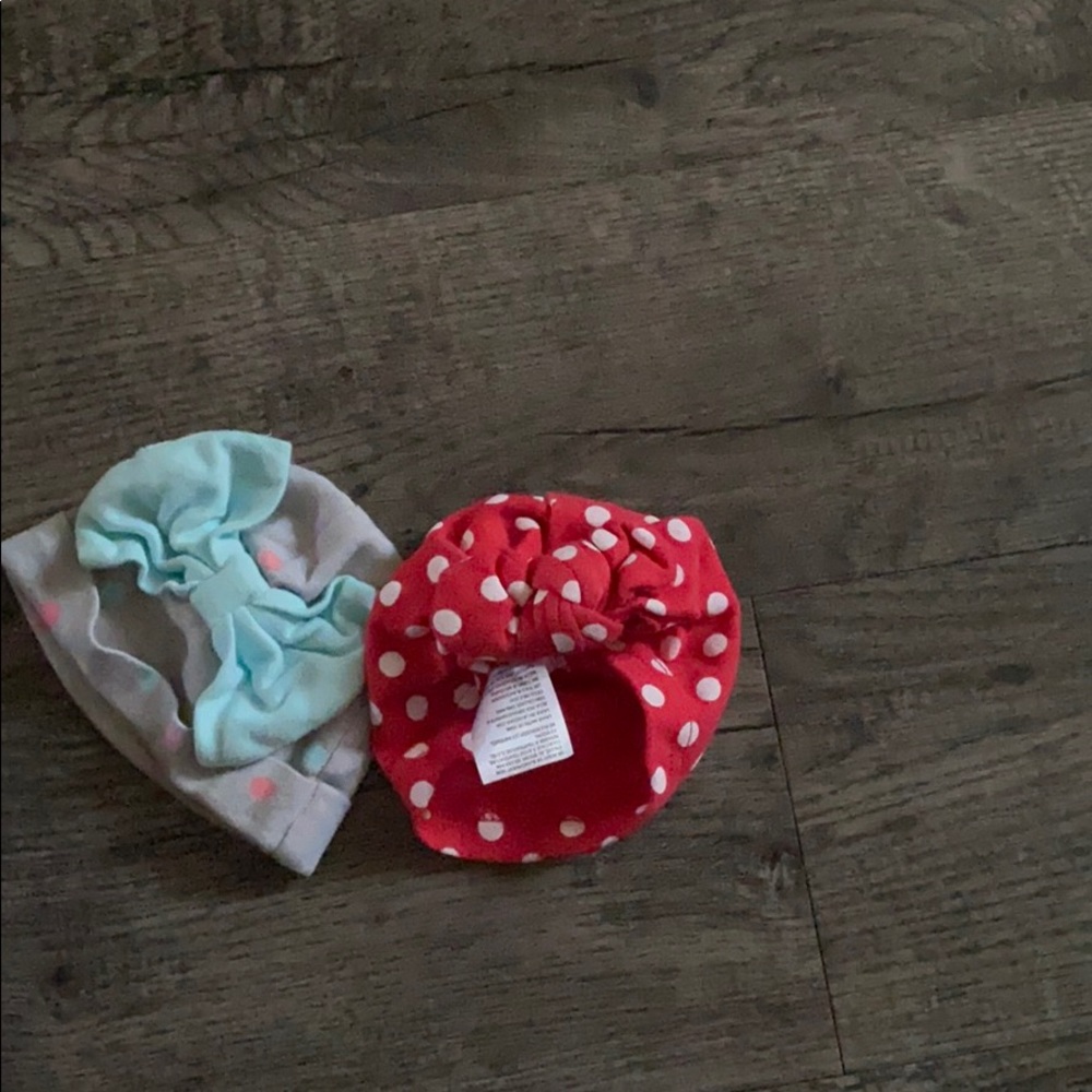 Baby hats and mittens
